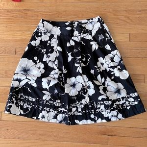 White House Black market skirt